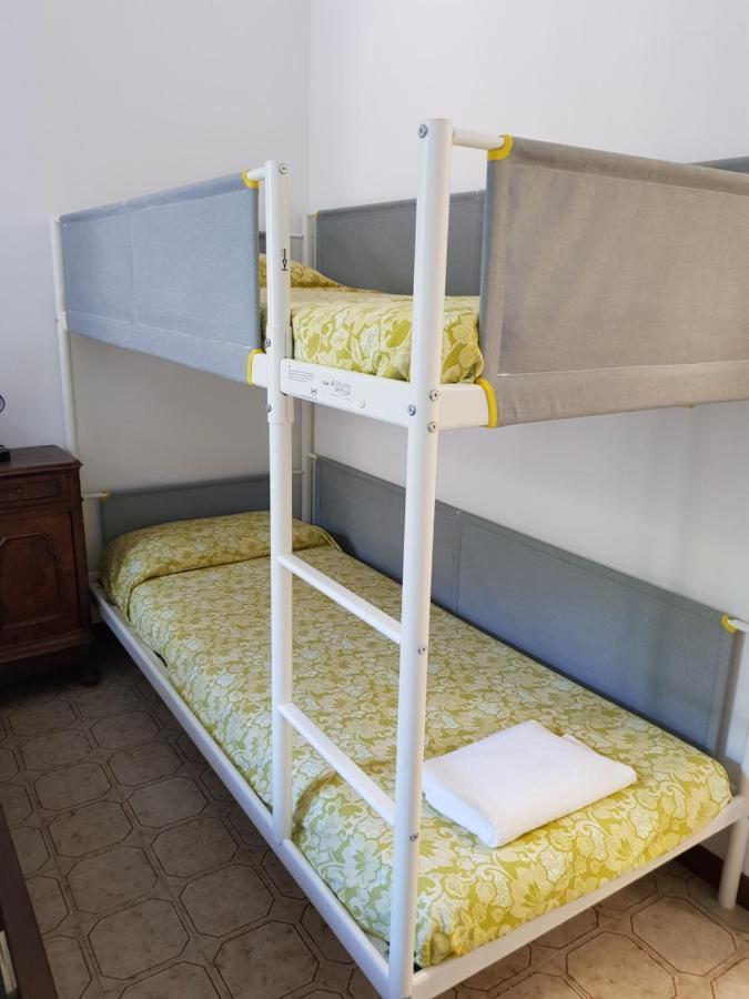 Terrace & Parking - Holiday Home Near Fegina Beach مونتيروسّو ال ماري المظهر الخارجي الصورة