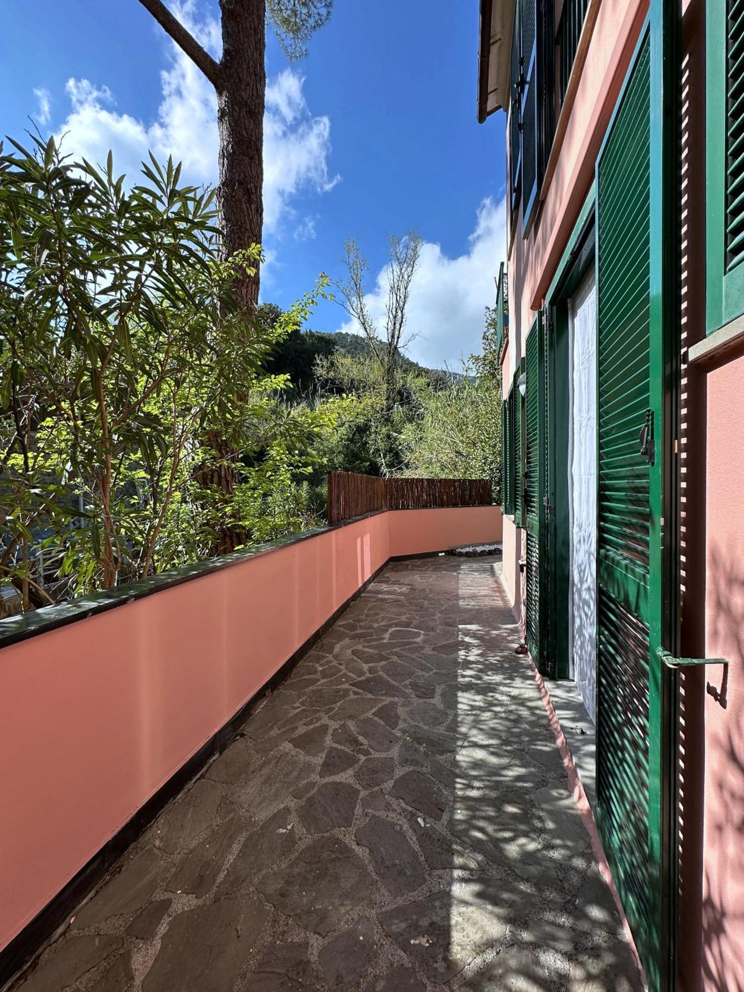 Terrace & Parking - Holiday Home Near Fegina Beach مونتيروسّو ال ماري المظهر الخارجي الصورة
