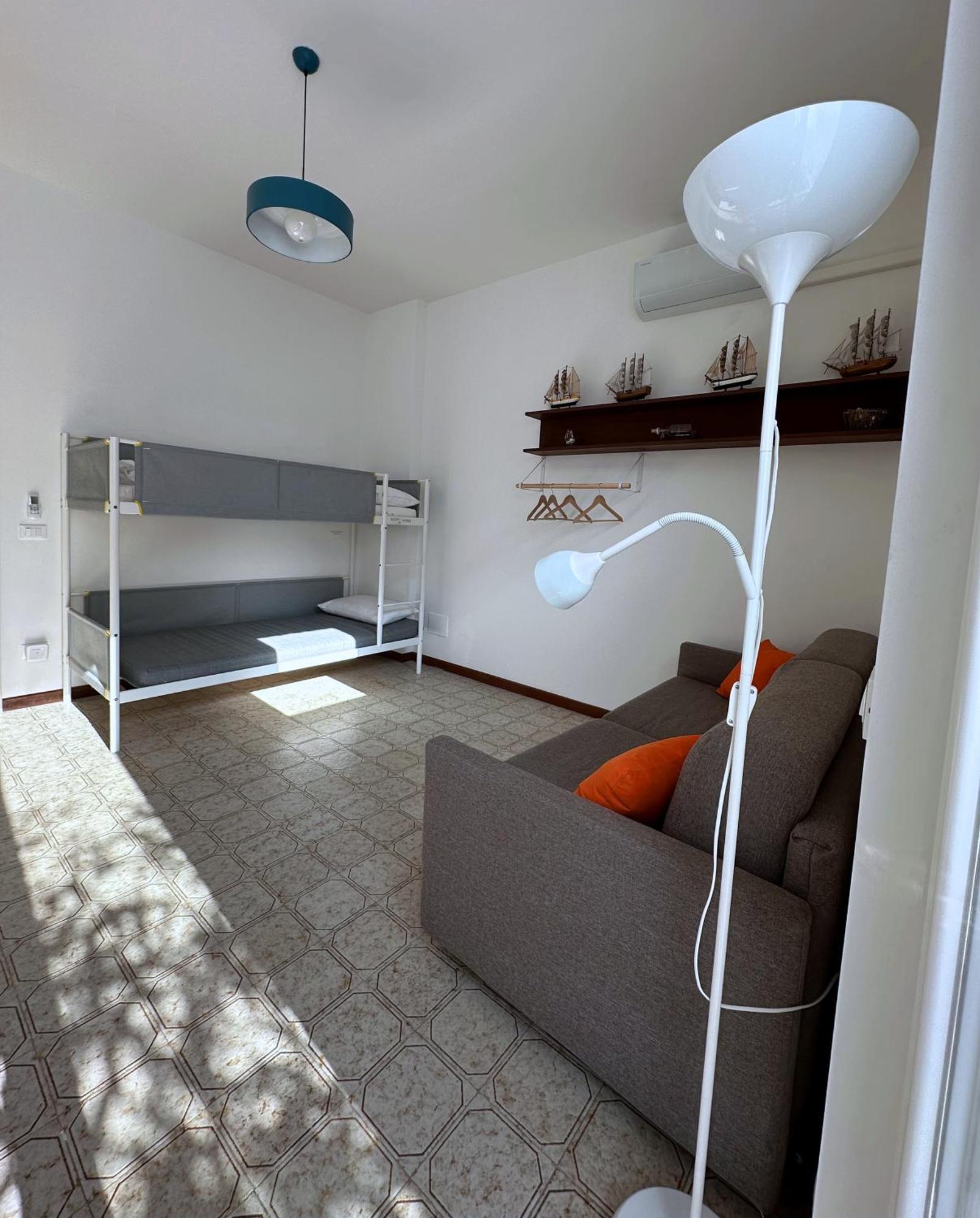 Terrace & Parking - Holiday Home Near Fegina Beach مونتيروسّو ال ماري المظهر الخارجي الصورة