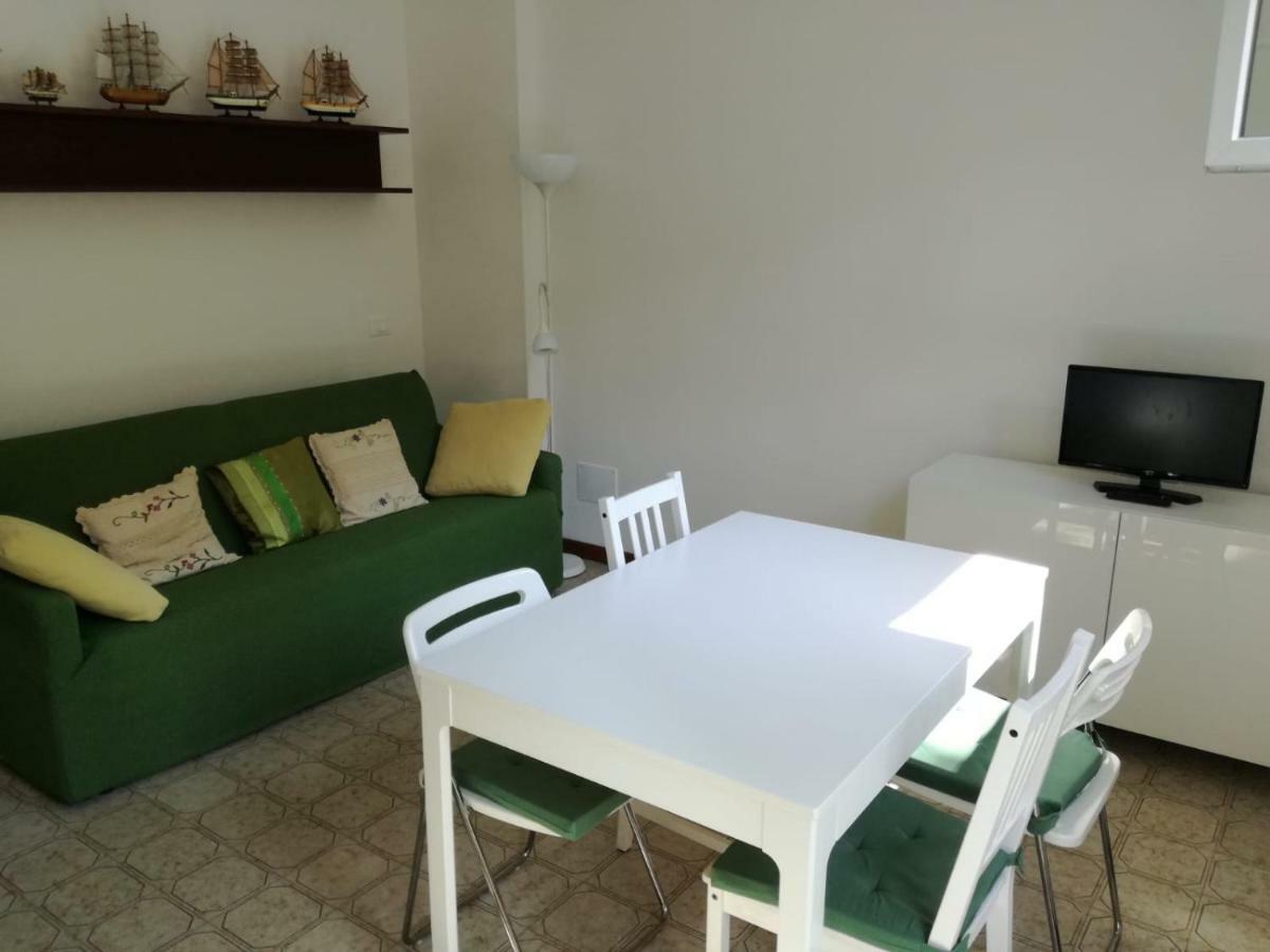 Terrace & Parking - Holiday Home Near Fegina Beach مونتيروسّو ال ماري المظهر الخارجي الصورة